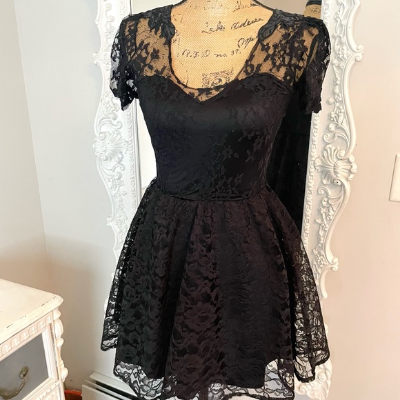SALE New York Couture Limited Edition Black Vintage Lace Sweetheart Dress - Picture 3 of 9
